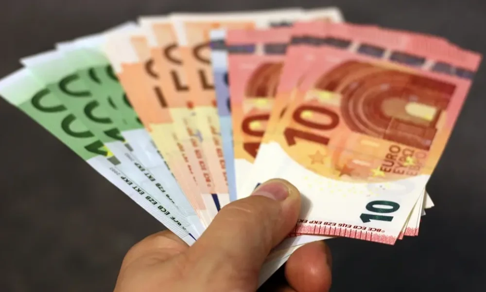 Με ποιο τρόπο μπορούν να πάρουν σύνταξη οι ανασφάλιστοι με χρέη στον ΕΦΚΑ πάνω από 30.000 ευρώ